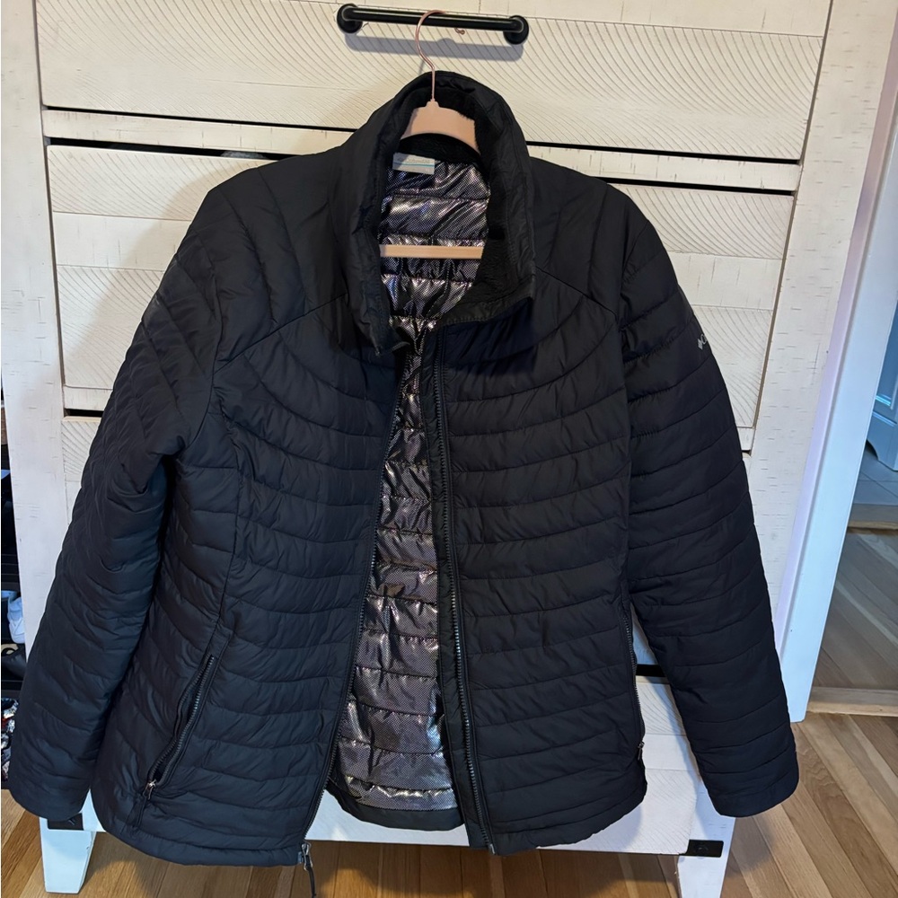 Columbia Black Puffer Jacket with Quilted Texture and Stand-Up Collar